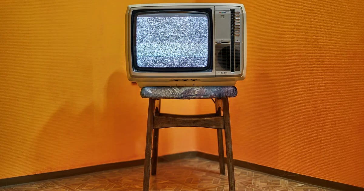 Un televisor de tubo dejaba todas las mañanas sin internet a un pueblo en el Reino Unido