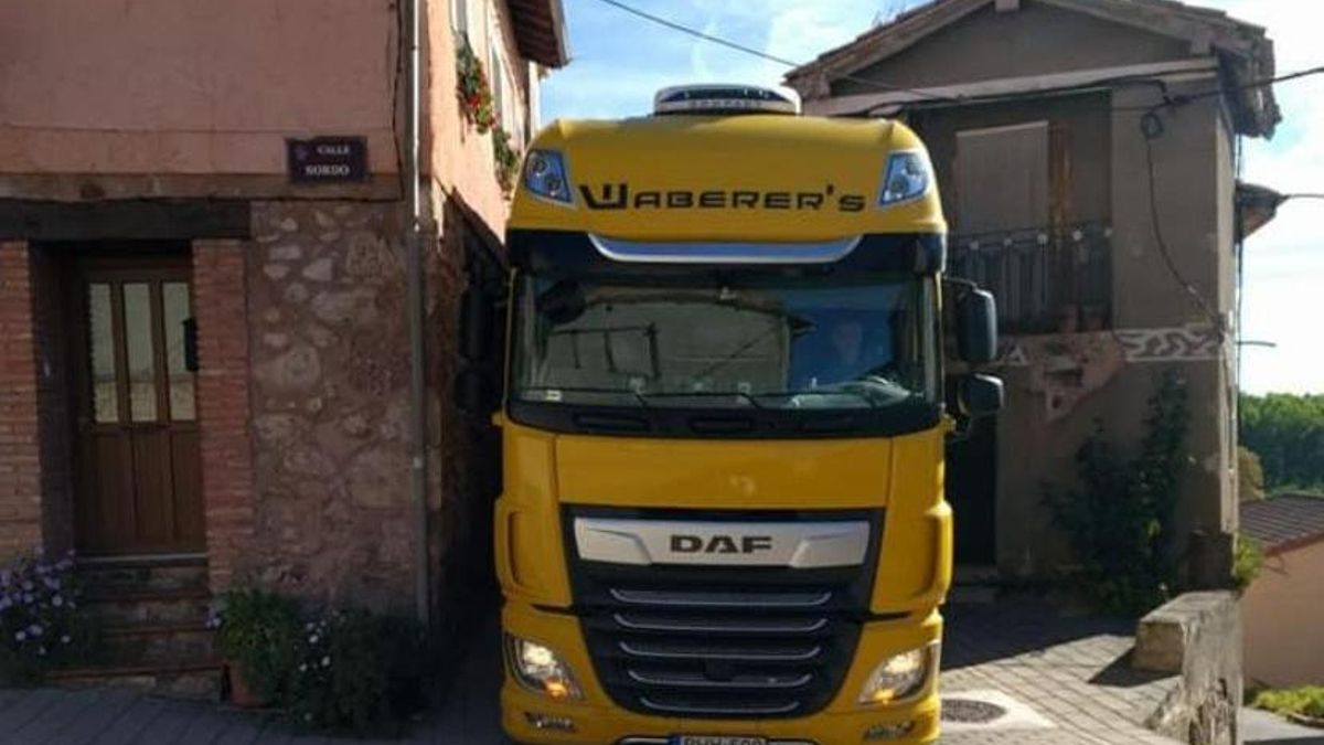 El triángulo de las Bermudas de La Rioja: así 'se tragan' los pueblos de la sierra camiones de mercancías