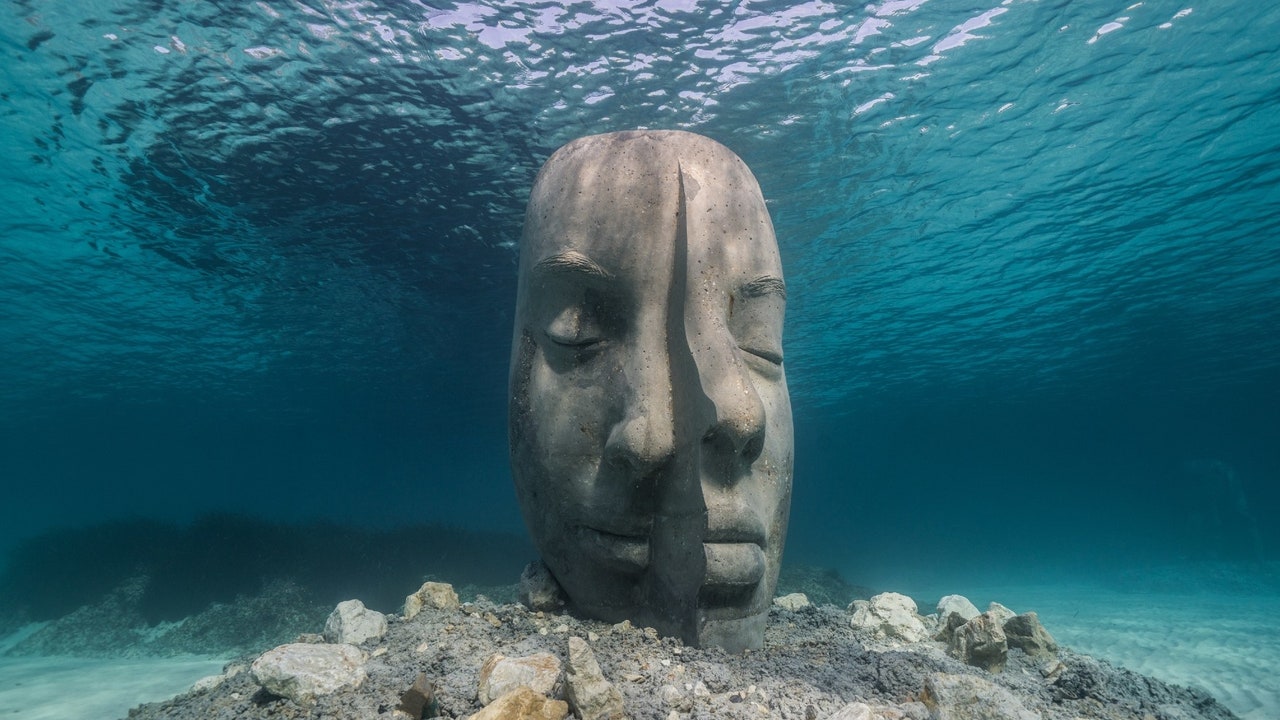 Seis esculturas echan el ancla en el fondo marino de Cannes