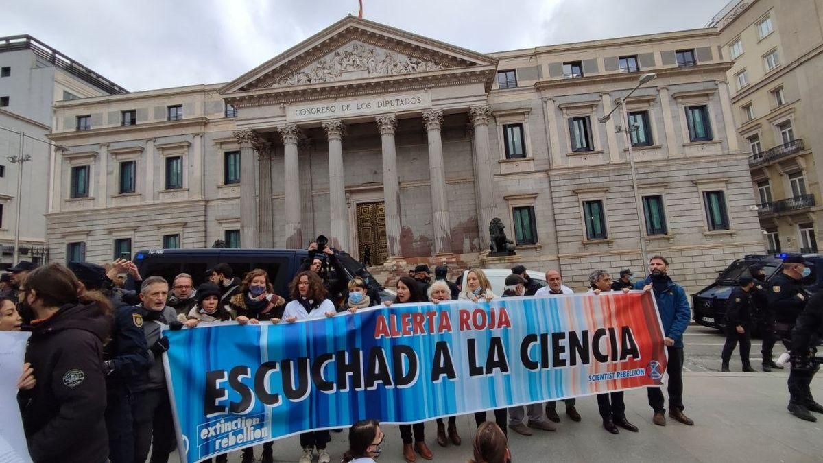 La Brigada Antiterrorista y el agua de remolacha