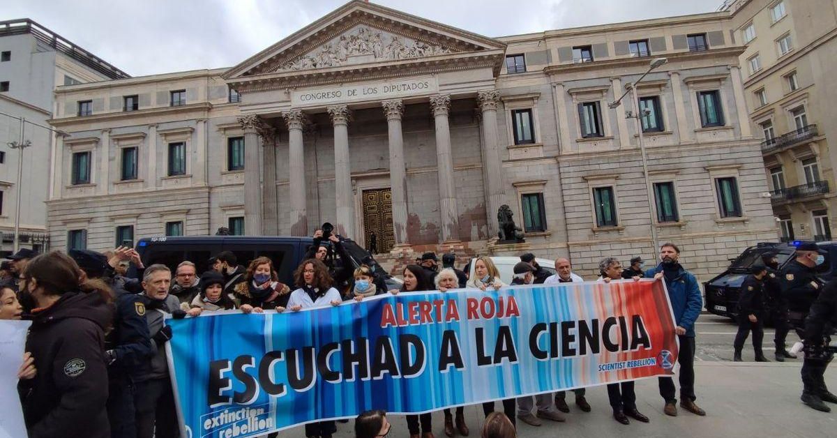 La Brigada Antiterrorista y el agua de remolacha