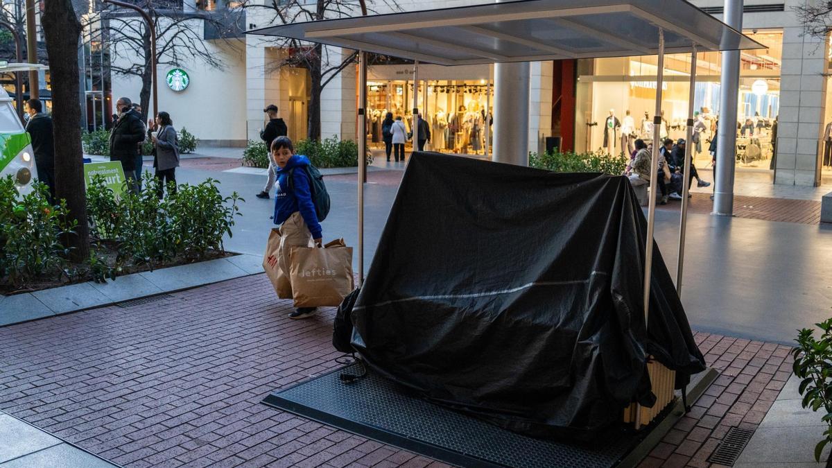 España ordena 'de urgencia' el bloqueo de Worldcoin, el proyecto que escanea el iris a cambio de criptomonedas